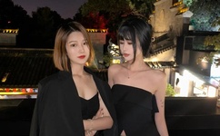 撕开奶罩揉吮奶头A片久久下载